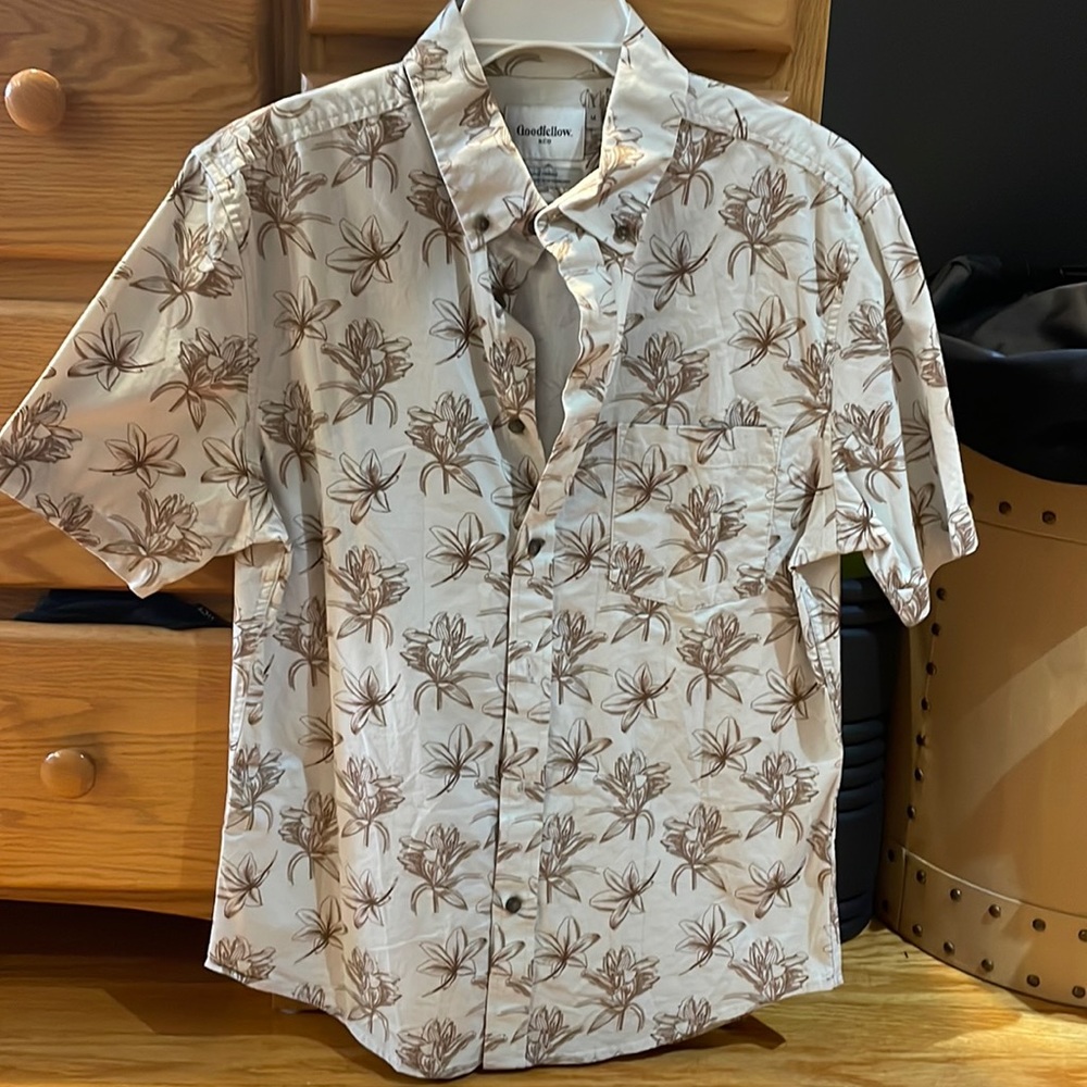 Good fellow flower shirt size medium